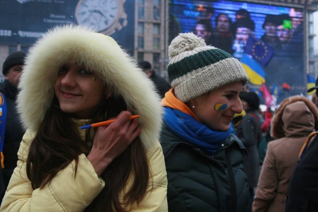 По данным МВД, на Майдане митинговальщиков в два раза меньше, чем на АнтиМайдане