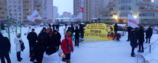 Активисты Евромайдана “обложили” дом Попова