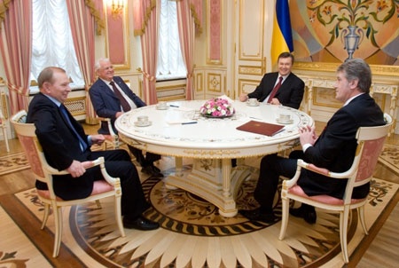 Янукович согласился провести “переговоры”