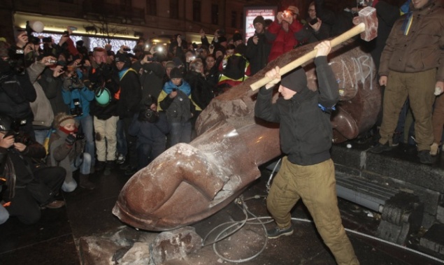 67% киевлян считают снос памятника Ленину актом вандализма