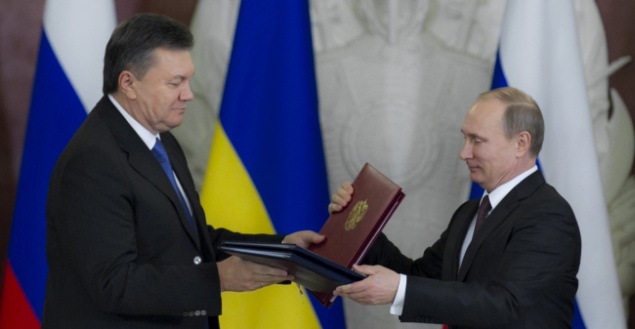 Яценюк пообещал наглухо “запечатать” ВР, если Янукович подписал в Москве “антиевропейские” документы