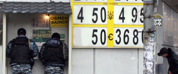 В Киеве “засекли” милиционеров, менявших рубли на гривны