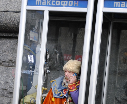 Киевляне начали “бомбить” Контактный центр жалобами на Майдан