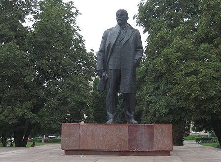 На Киевщине “низвергли”  памятник Ленину