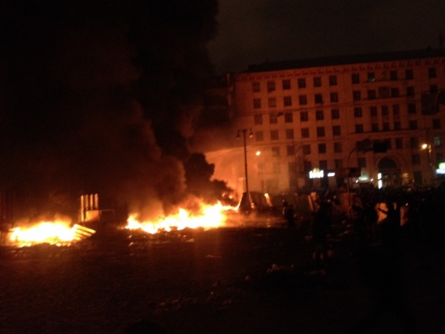 МВД: На ул. Грушевского горит дом