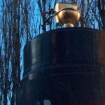 На месте Ленина в Киеве поставили золотой унитаз
