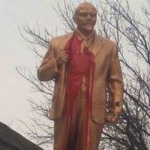 Памятник Ленина в Борисполе начал мироточить