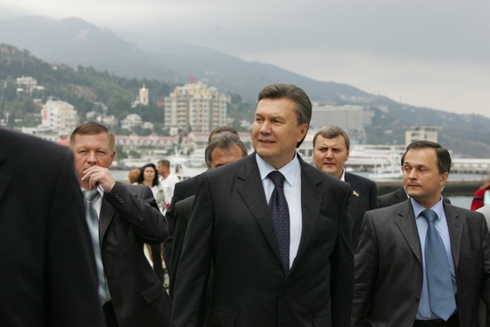 Януковича не стали задерживать в АРК, чтобы не провоцировать крымчан и Путина