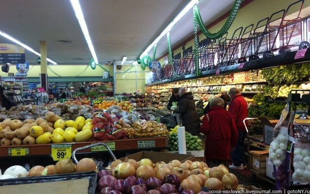 Столичные власти просят киевлян не паниковать – продукты питания есть