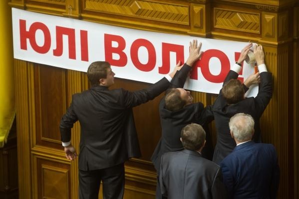 Рада проголосовала за “свободу” Тимошенко и назначила нового главу МВД