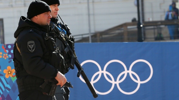 Захарченко уверен, что взрыв в Доме профсоюзов – это отвлекающий от Олимпиады в Сочи “маневр”