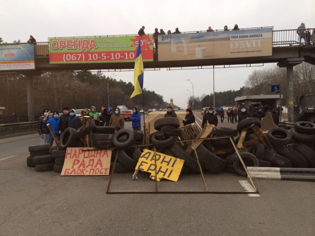На выезде из Броваров активисты поставили блок-пост
