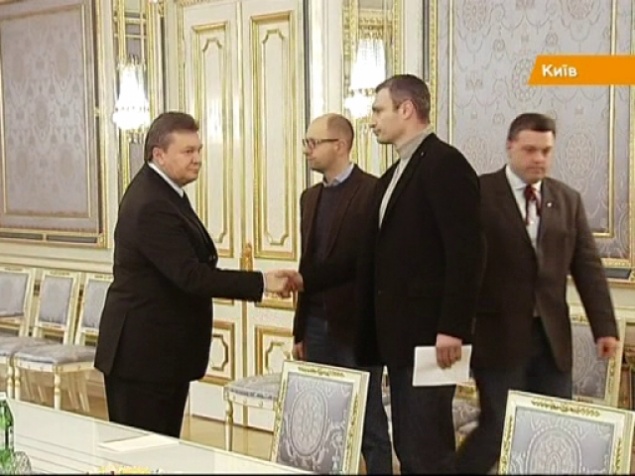Кличко извинился перед Майданом за рукопожатие с Януковичем