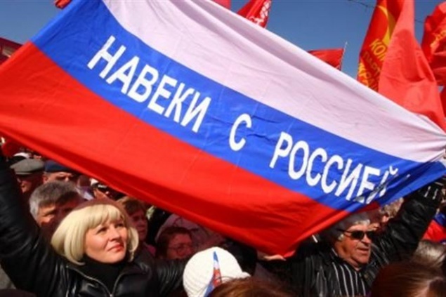 В Крыму митингуют одни против сепаратизма, другие - за