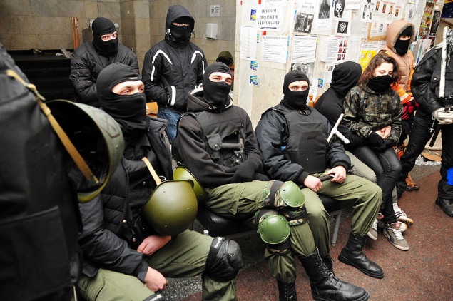 Майдановцы обиделись на сравнение с сепаратистами и пообещали освободить здание киевской мэрии