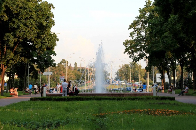 В “зеленых зонах” Киева запустили 24 из 29 фонтанов