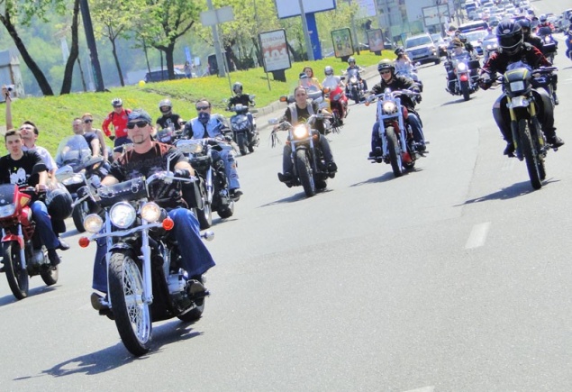 Мотоциклисты заявляют свои права на центр Киева