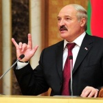 “Янукович” пообещал подарить “Лукашенко” “золотой батон” за разрешение жить в Беларуси
