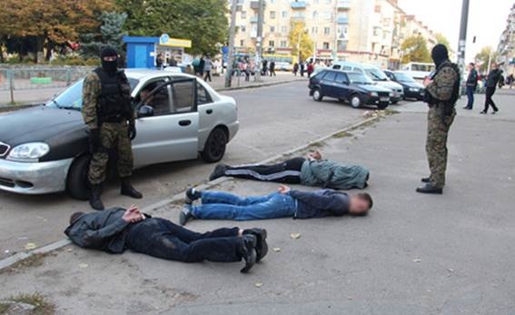 В столице задержали вымогавших у киевлянина $15 тыс