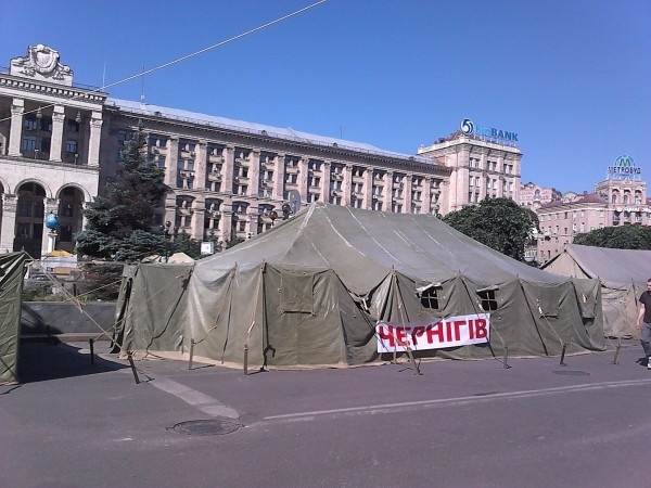 На Майдане поставили новые палатки (фото)