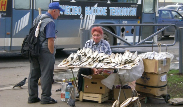 На столичных рынках продавали рыбу неизвестного происхождения