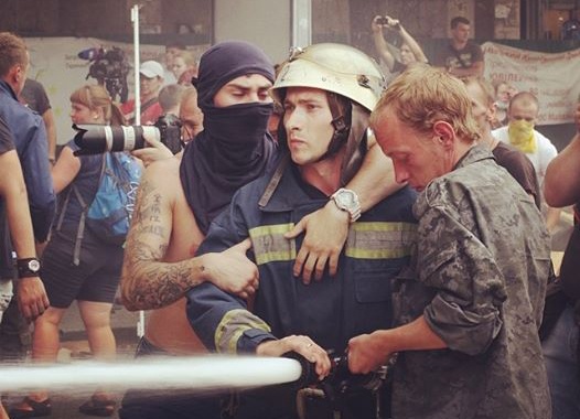 На Майдане сгорела последняя баррикада (ФОТО)