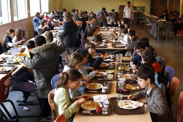 У столичных школ образовались многомиллионные долги за еду