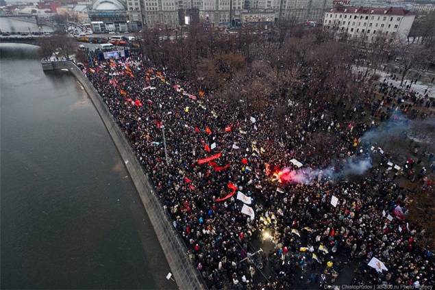 Украинские радикалы меняют “коктейль Молотова” на протестные акции