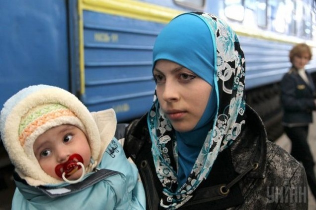 Киевские чиновники запугивают и бьют беженцев из Крыма и Востока