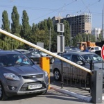 Киевские власти не хотят разрушать коррупционные парковочные схемы