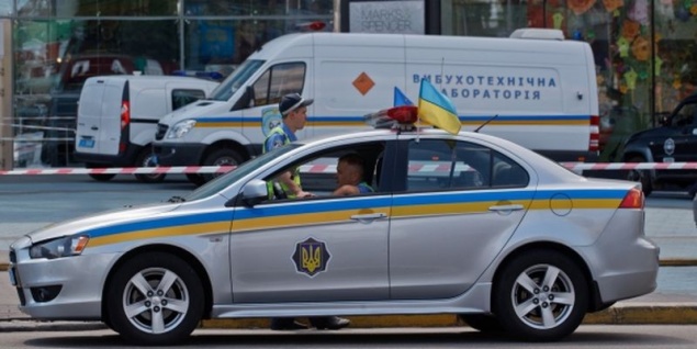 В связи с угрозой взрыва в Киеве из метро и ресторана эвакуировали почти 1 300 человек