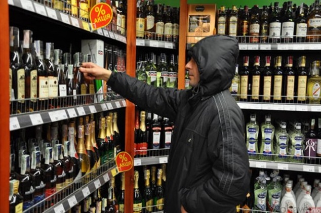 В Голосеевском районе столицы магазин открыто торговал алкоголем без лицензии