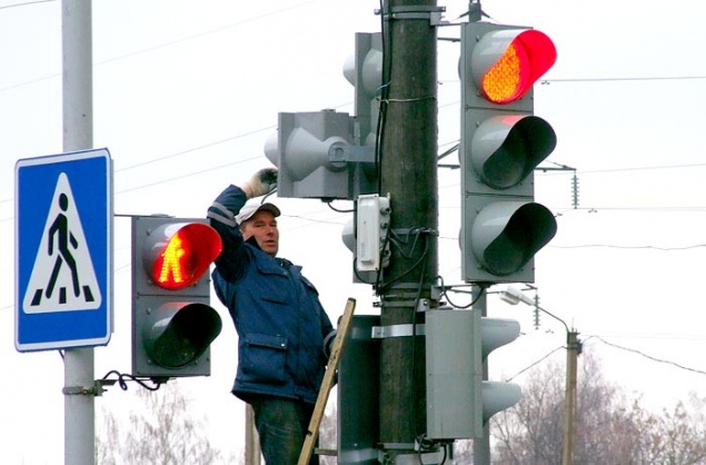 Киевские власти хотят перевести автоматические светофоры в “ручной” режим