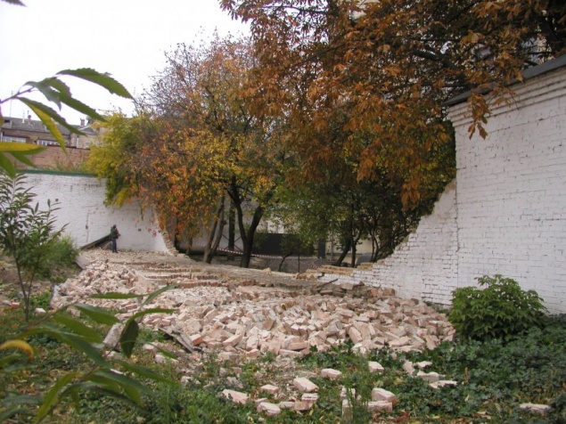 Восстанавливать рухнувшую стену “Софии Киевской” должен Минкульт, - КГГА