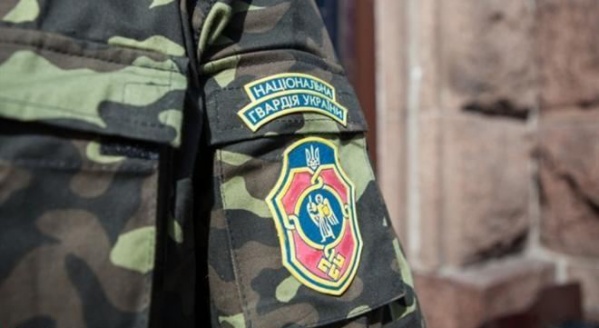 Двое нацгвардейцев избили и ограбили прохожего в Киеве