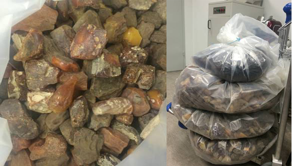 В Борисполе конфисковали три чемодана, «забитых» драгоценными камнями