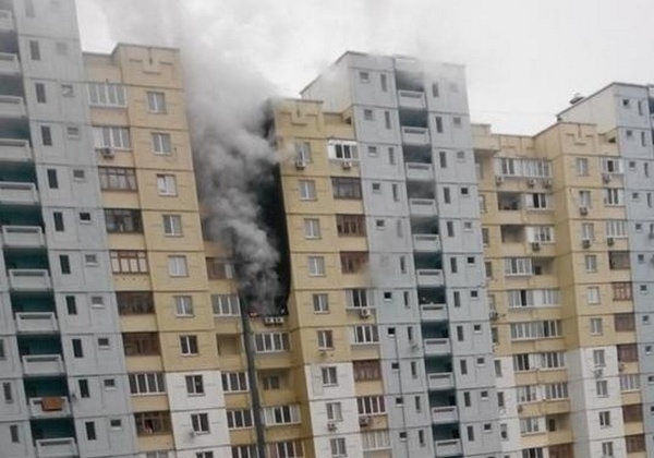 Погорельцы с Троещинской многоэтажки винят в пожаре “Киевэнерго” и намерены судиться