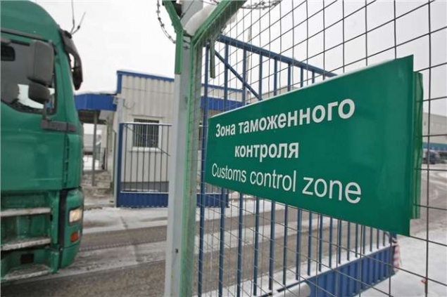 На Киевщине таможенники регулярно получали взятки за “помощь” с документацией