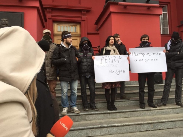 Ректора КНУ обвиняют в нарушениях прав студентов и требуют “люстрации”