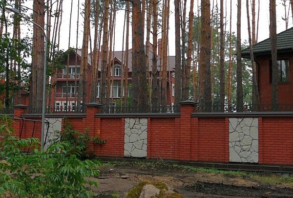 Дома в которых раньше  жили Азаров, Кучма и другие высокопоставленные чиновники ждут арендаторов