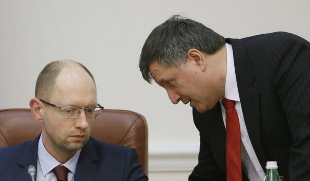 Дмитрий Бровкин: “Яценюку не нужны министерства экономического блока, так как экономикой он заниматься не намерен”
