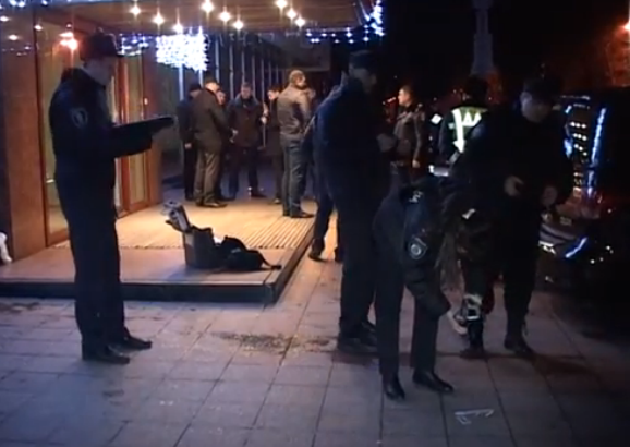 Возле гостиницы “Киев” неизвестный кинул гранатой в Парубия