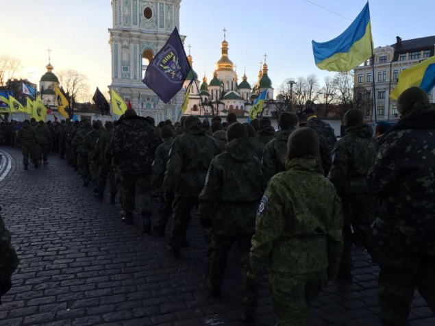 В столице уничтожают рекламные сити-лайты батальона “Киев-1” (+ видео)