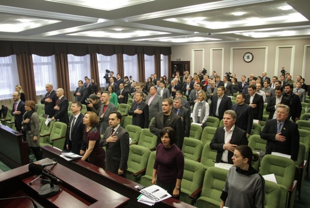 “Бедные” депутаты Киевсовета сидят на шеях жен и едва наскребают на бензин