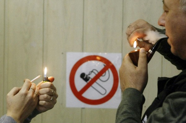 На курящих депутатов Киевсовета натравили милицию