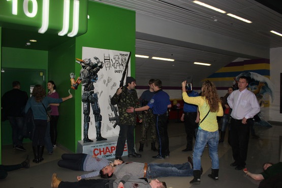 Охранники российского ТРЦ SkyMall избили проукраинских активистов