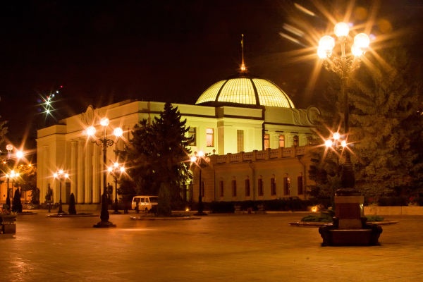 Верховная Рада может запретить ночную подсветку зданий
