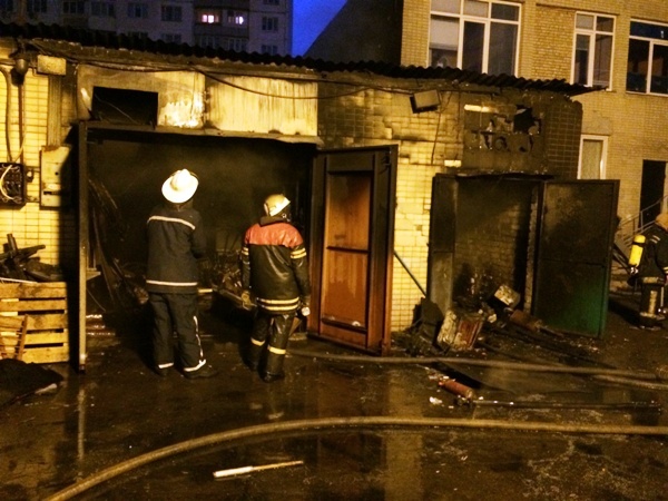 В Киеве спасатели, рискуя жизнью, предотвратили взрыв