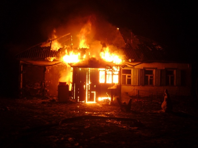 В Киевской области из-за неисправного печного отопления сгорел дом