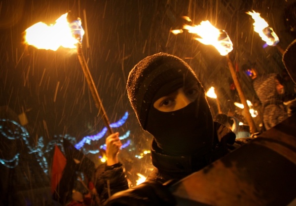 В Киеве проходит факельное шествие в память о героях Крут